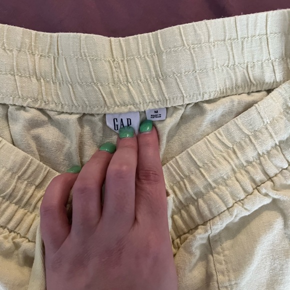 Yellow linen shorts by Gap - Picture 3 of 3